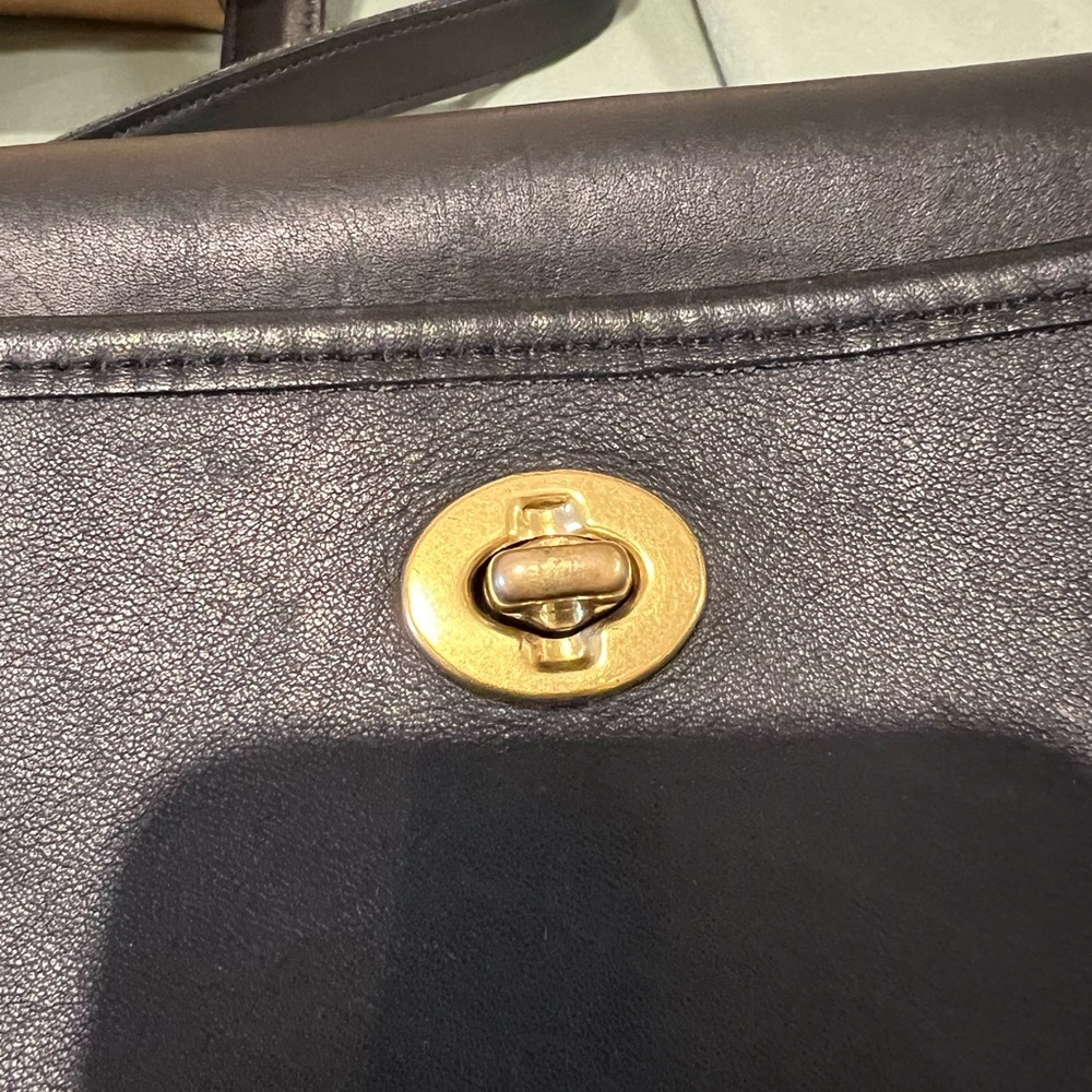 Vintage Coach Ridgefield Purse 9812 - Picture 3 of 14